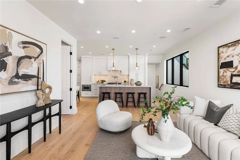 303 .5 Fernleaf, Corona Del Mar, California 92625 home-pic-4