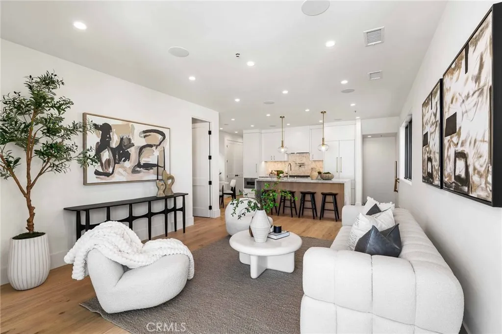 303 .5 Fernleaf, Corona Del Mar, California 92625 home-pic-3