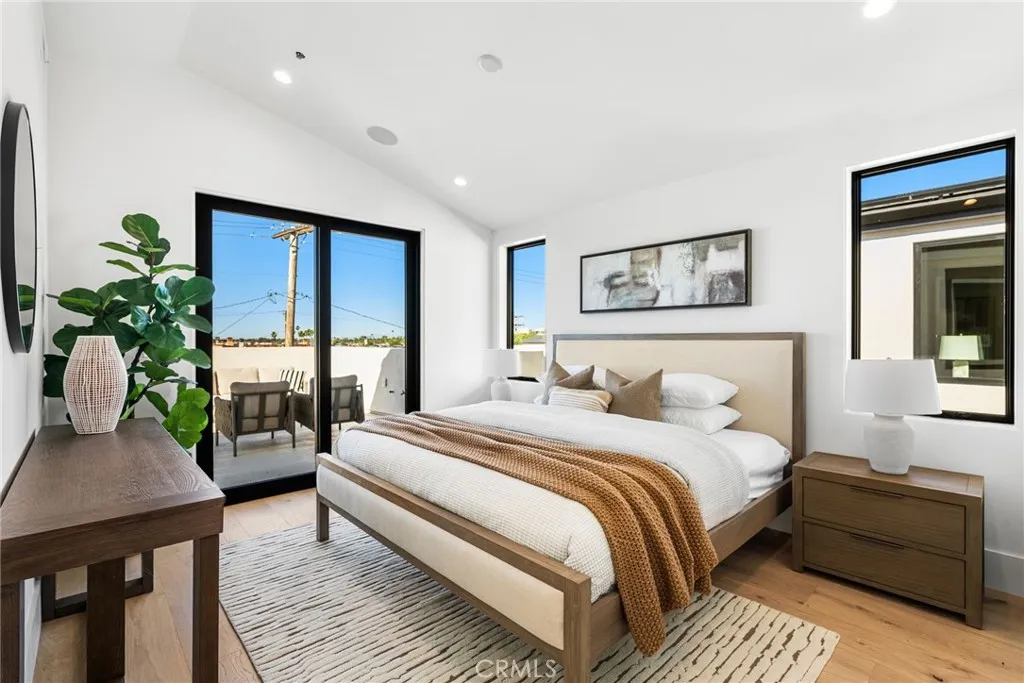 303 .5 Fernleaf, Corona Del Mar, California 92625 home-pic-17