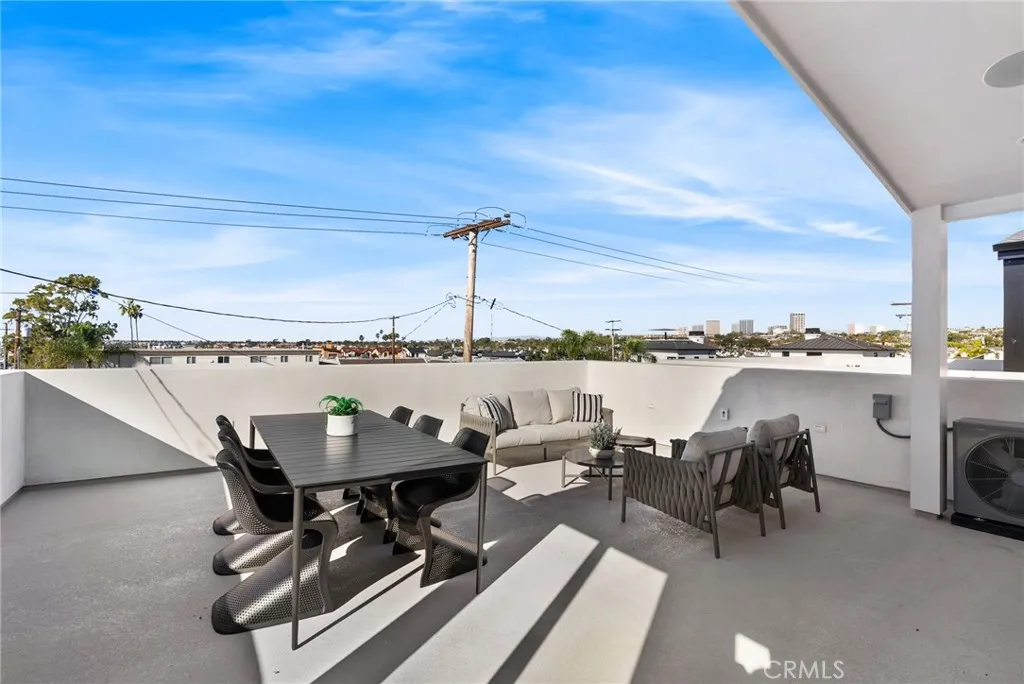 303 .5 Fernleaf, Corona Del Mar, California 92625 home-pic-23