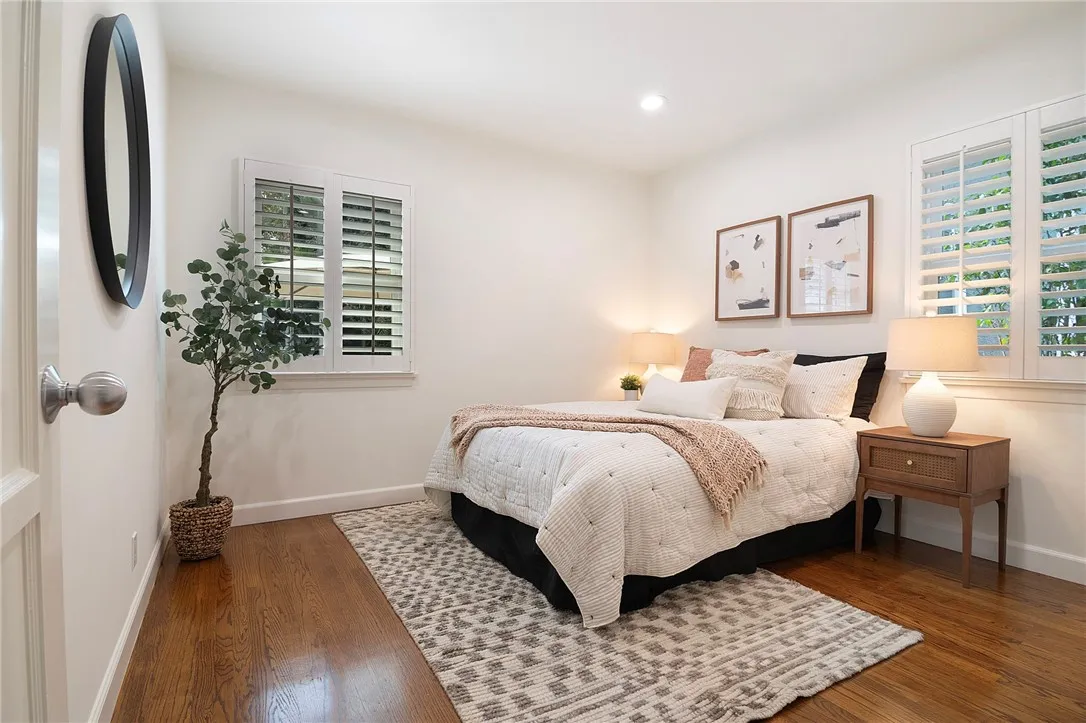 1520 W Riverside Drive W, Burbank, California 91506 home-pic-25