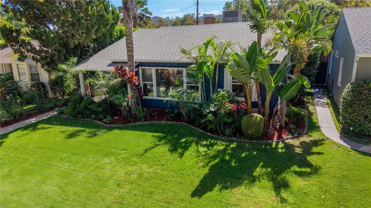 1520 W Riverside Drive W, Burbank, California 91506 home-pic-2