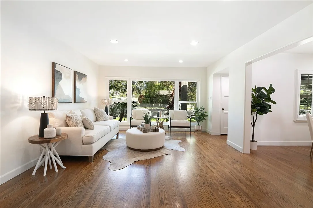 1520 W Riverside Drive W, Burbank, California 91506 home-pic-6