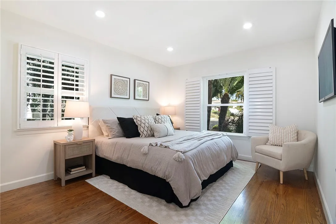 1520 W Riverside Drive W, Burbank, California 91506 home-pic-21