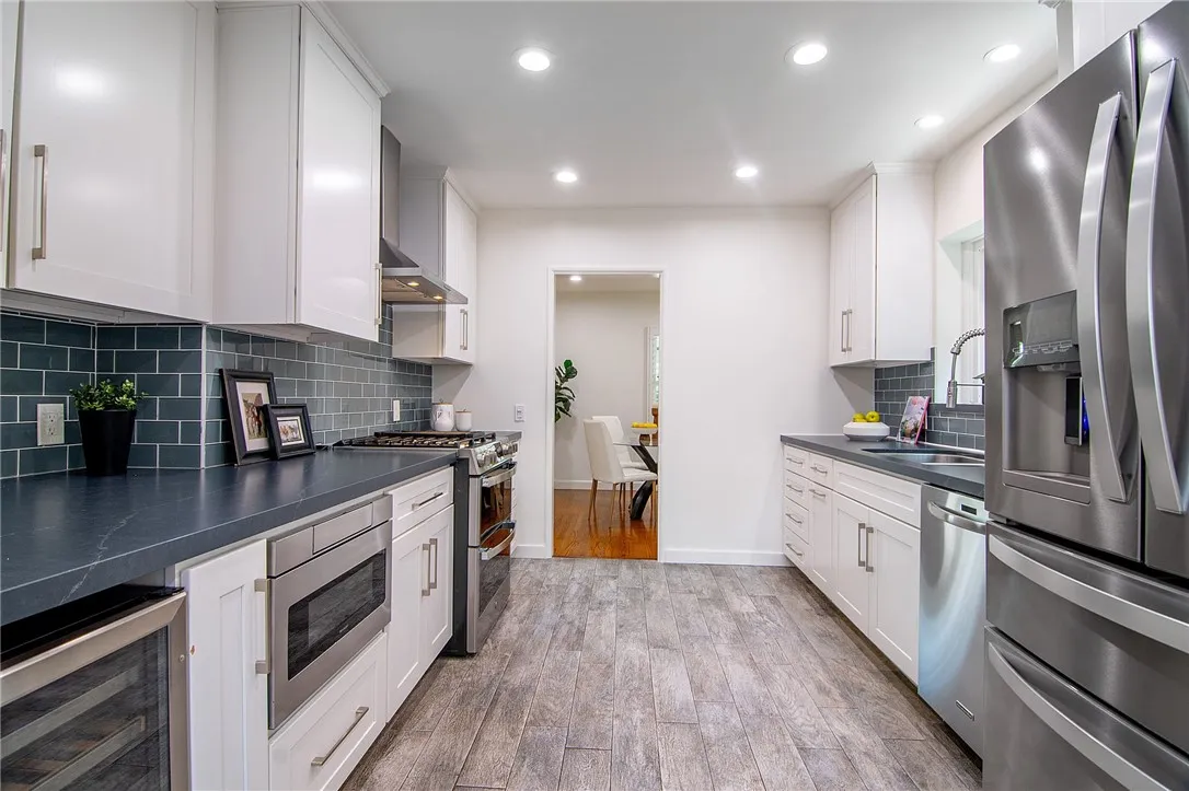 1520 W Riverside Drive W, Burbank, California 91506 home-pic-13