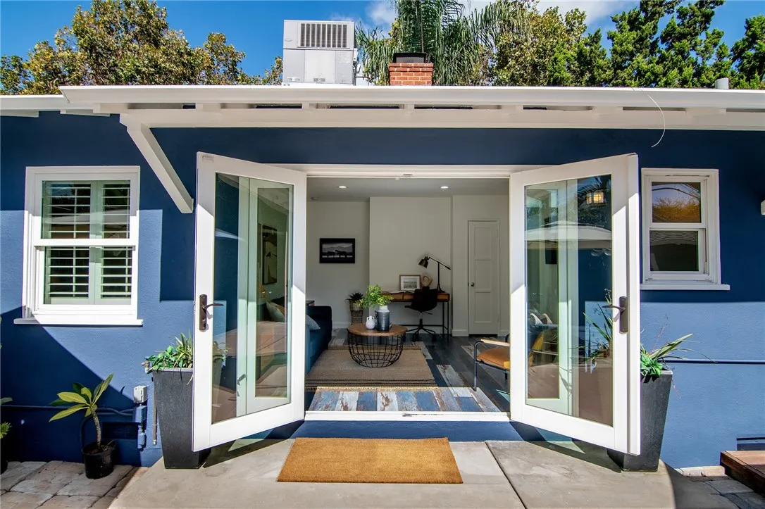 1520 W Riverside Drive W, Burbank, California 91506 home-pic-32