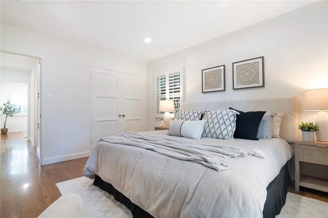 1520 W Riverside Drive W, Burbank, California 91506 home-pic-22