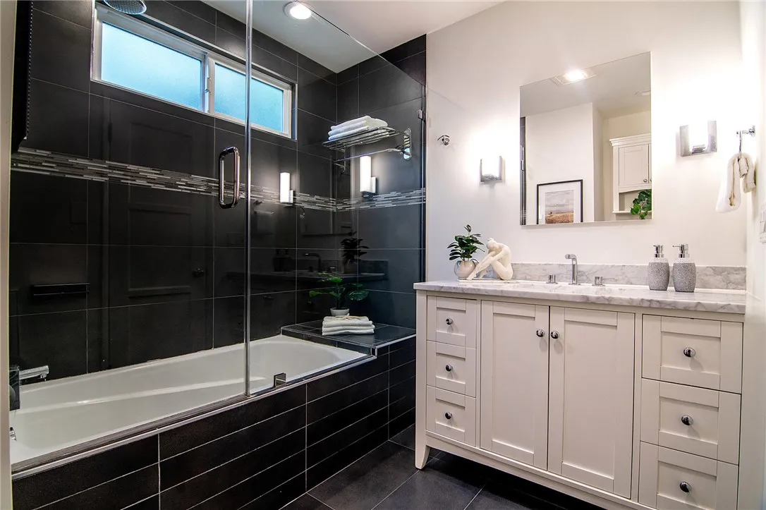 1520 W Riverside Drive W, Burbank, California 91506 home-pic-23
