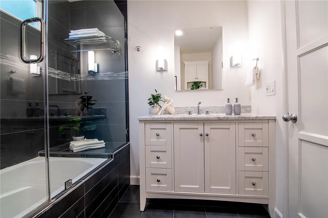 1520 W Riverside Drive W, Burbank, California 91506 home-pic-24