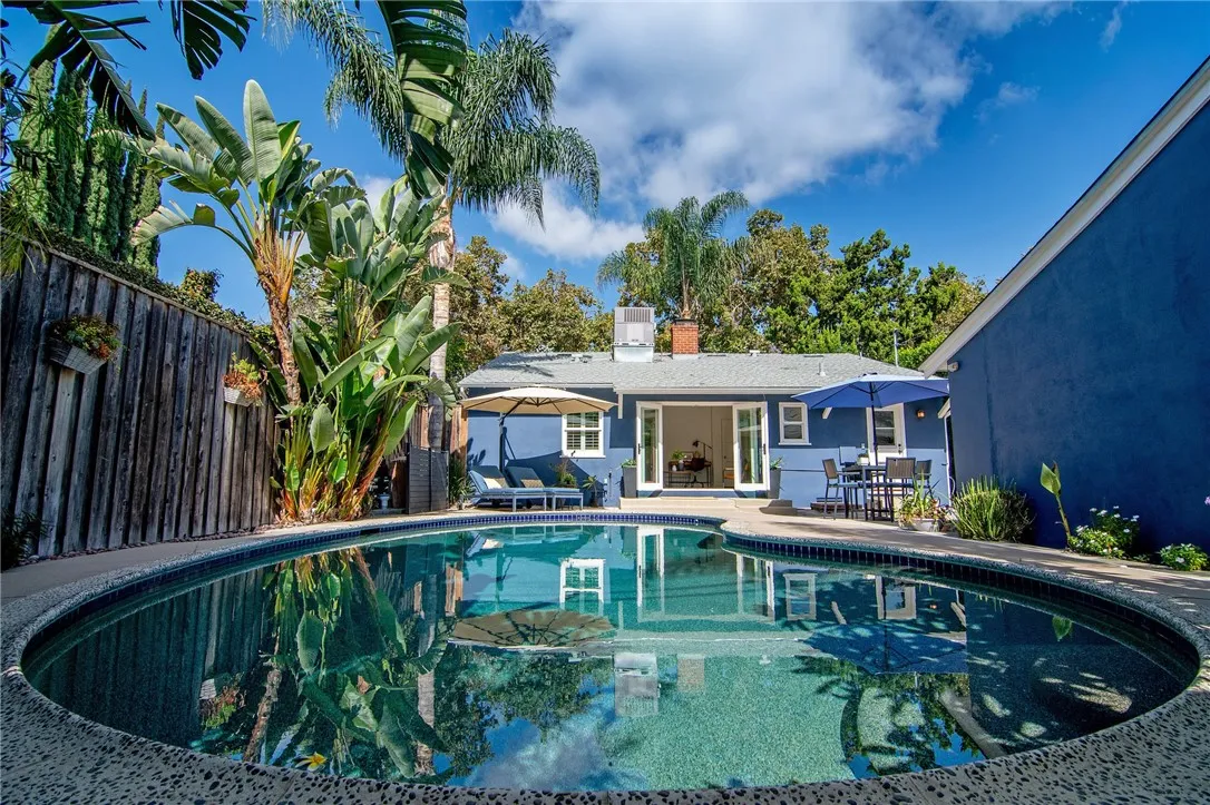 1520 W Riverside Drive W, Burbank, California 91506 home-pic-26