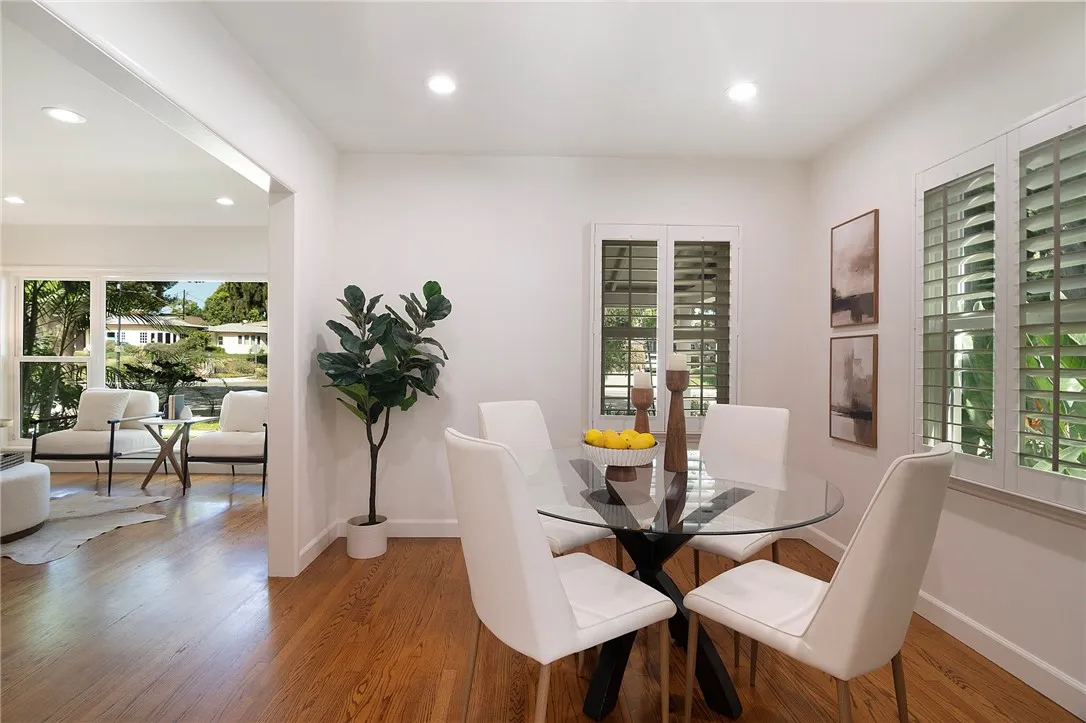 1520 W Riverside Drive W, Burbank, California 91506 home-pic-9