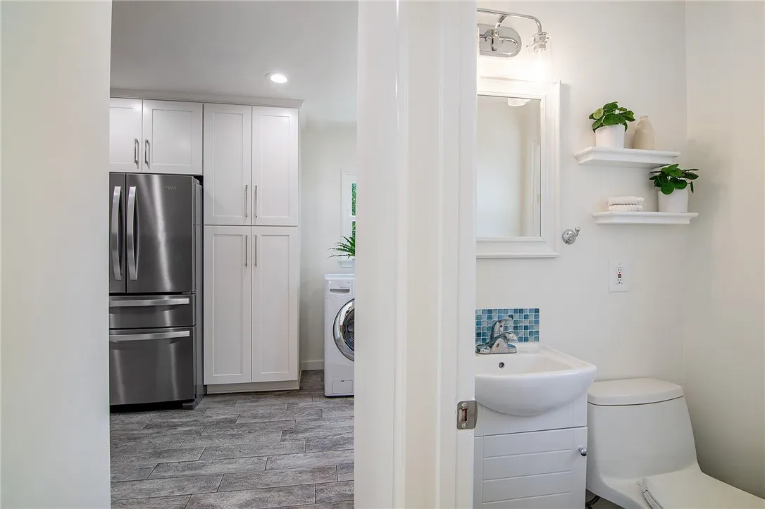 1520 W Riverside Drive W, Burbank, California 91506 home-pic-20
