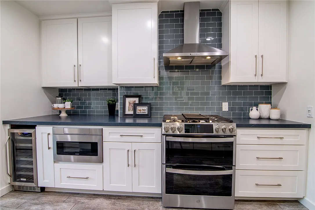 1520 W Riverside Drive W, Burbank, California 91506 home-pic-15