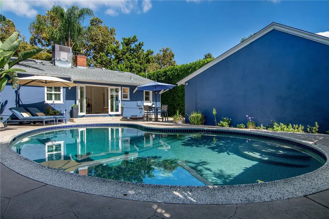 1520 W Riverside Drive W, Burbank, California 91506 home-pic-28