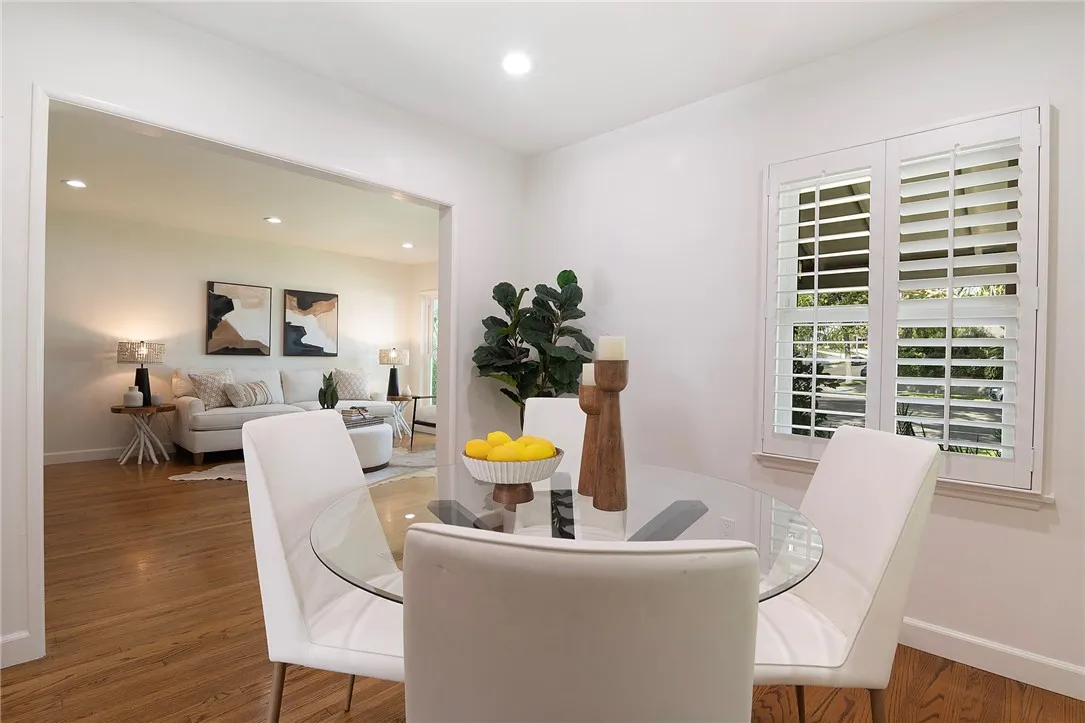 1520 W Riverside Drive W, Burbank, California 91506 home-pic-10