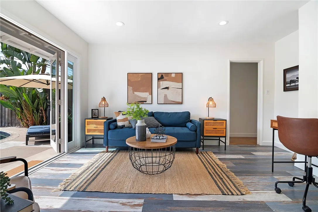 1520 W Riverside Drive W, Burbank, California 91506 home-pic-17