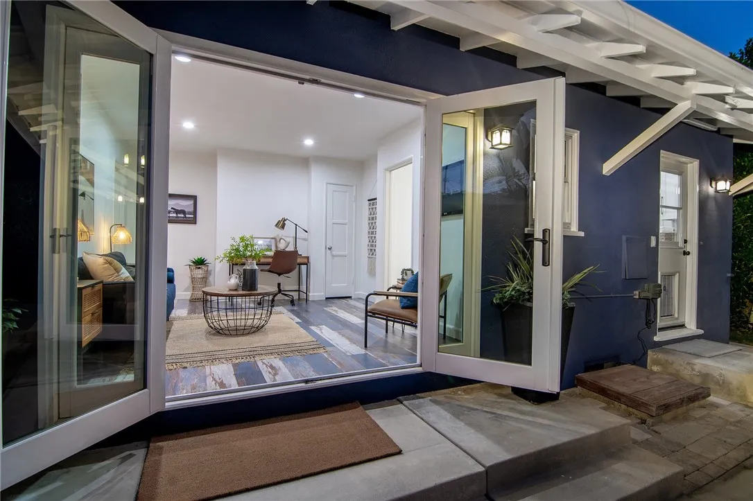 1520 W Riverside Drive W, Burbank, California 91506 home-pic-33