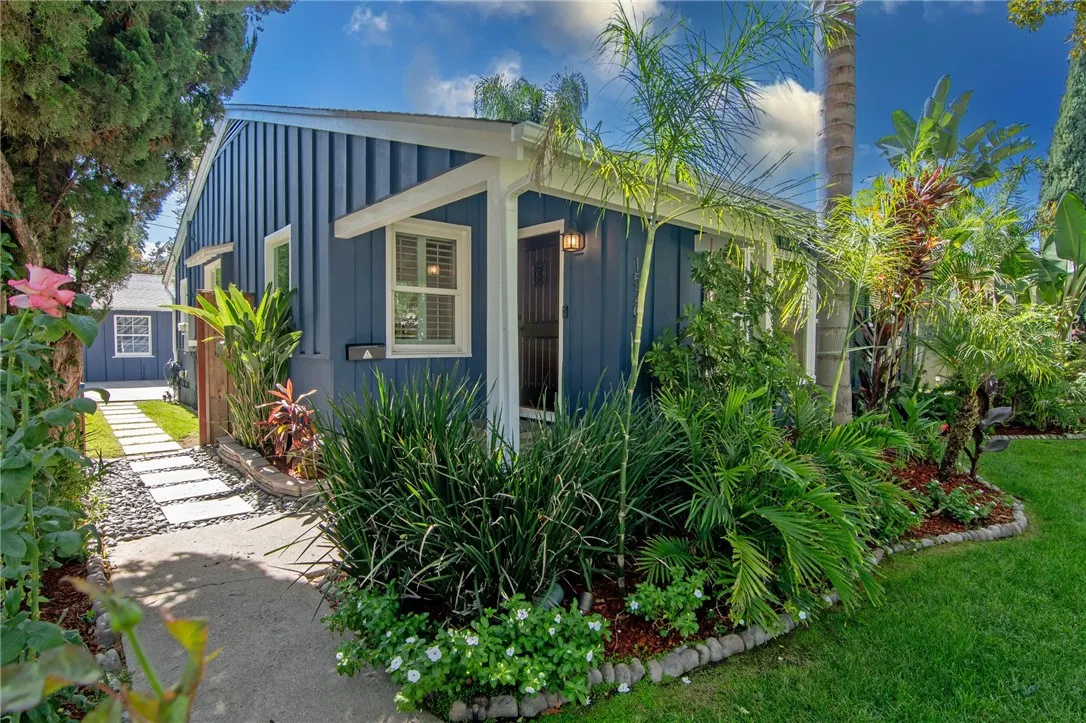 1520 W Riverside Drive W, Burbank, California 91506 home-pic-4