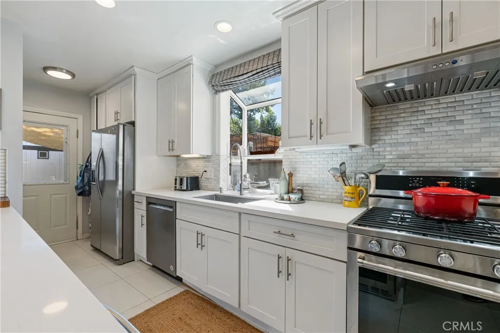 16762 Otsego, Encino, California 91436 home-pic-6