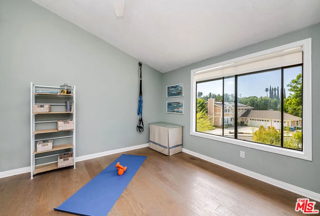 24417 Clipstone Street, Woodland Hills, California 91367 home-pic-24