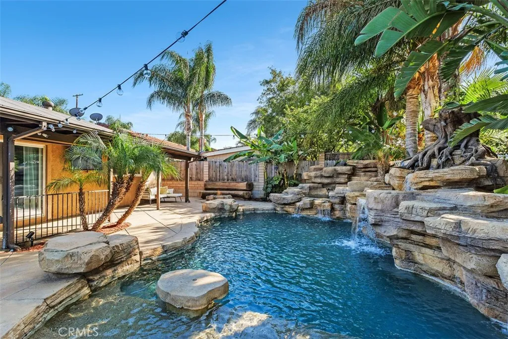 1644 Taylor, Corona, California 92882 home-pic-26