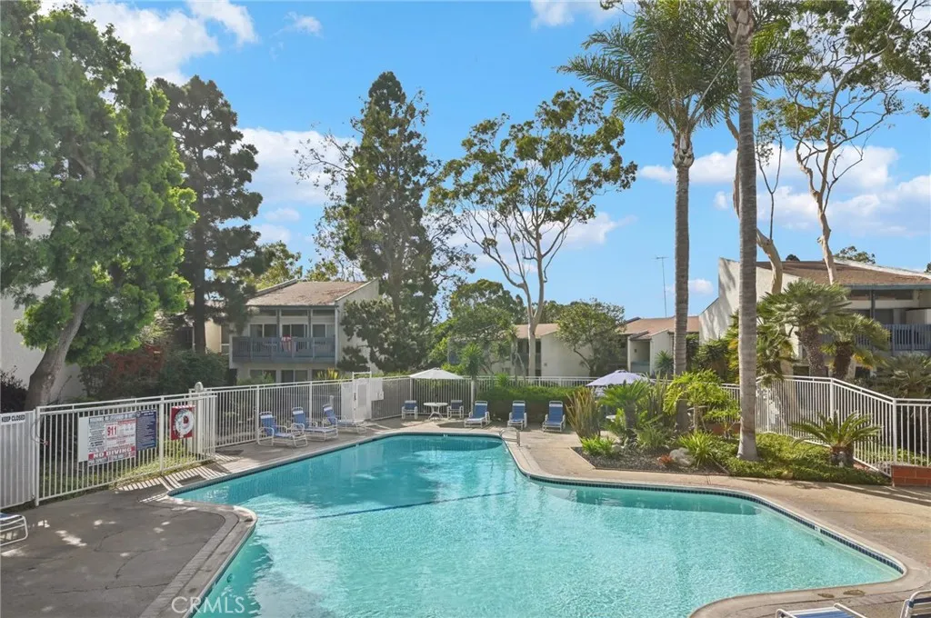 641 S Prospect Avenue 103, Redondo Beach, California 90277 home-pic-17