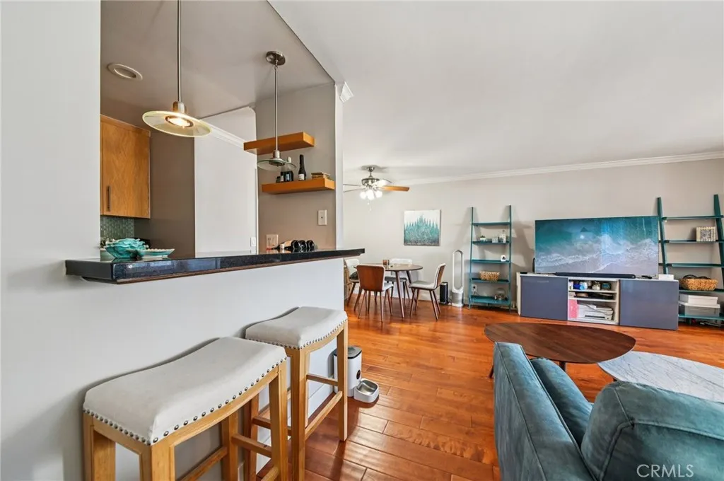 641 S Prospect Avenue 103, Redondo Beach, California 90277 home-pic-6