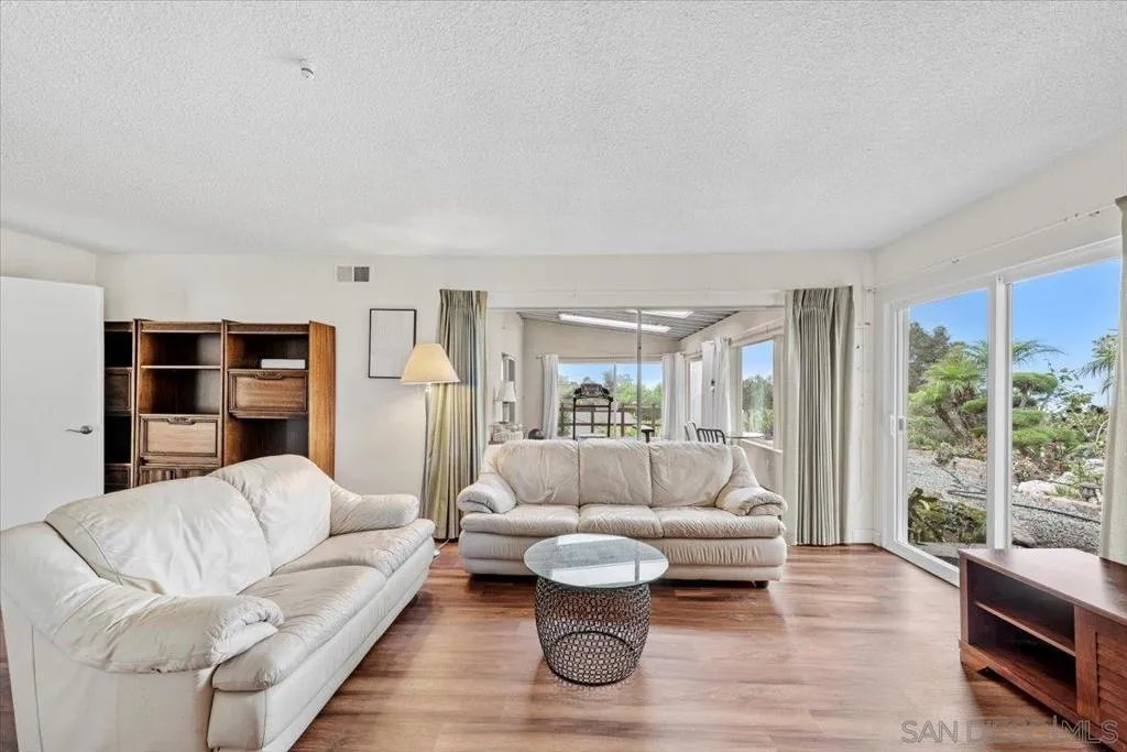 7202 Via Capri, La Jolla, California 92037 home-pic-19