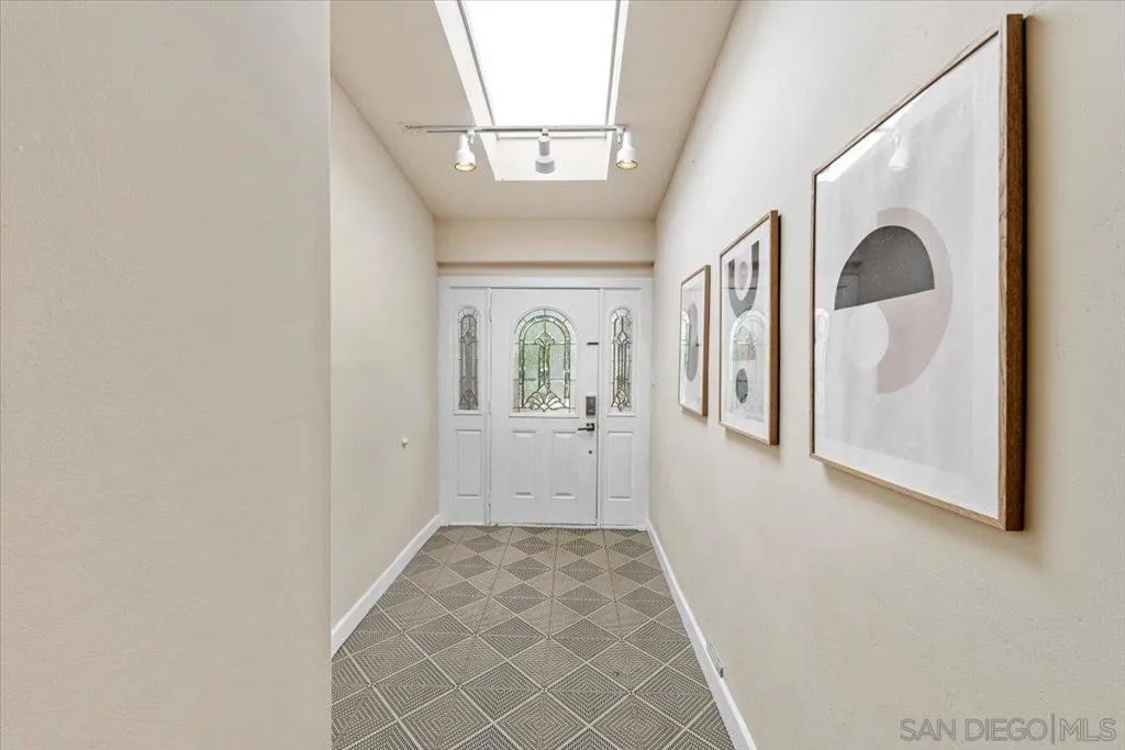 7202 Via Capri, La Jolla, California 92037 home-pic-16