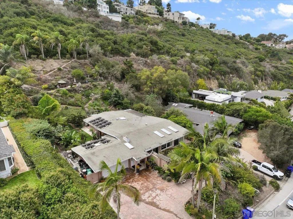 7202 Via Capri, La Jolla, California 92037 home-pic-10
