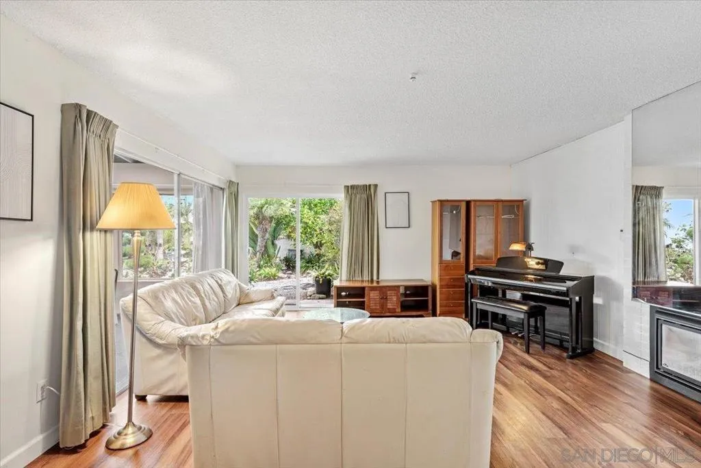 7202 Via Capri, La Jolla, California 92037 home-pic-17