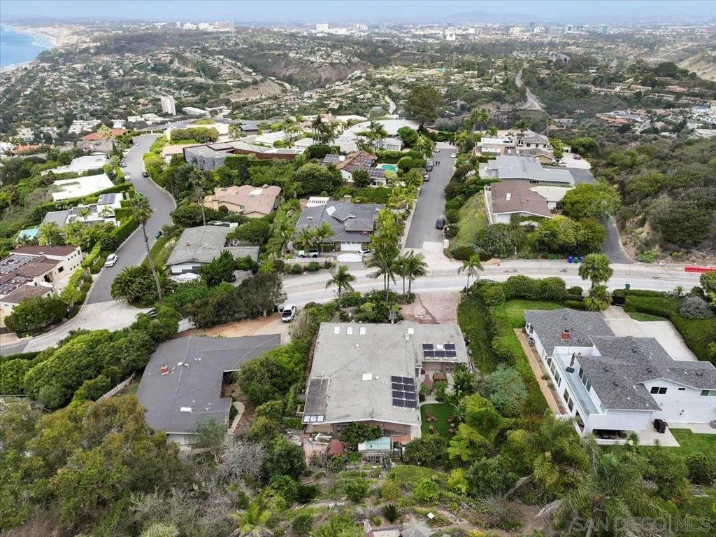 7202 Via Capri, La Jolla, California 92037 home-pic-3
