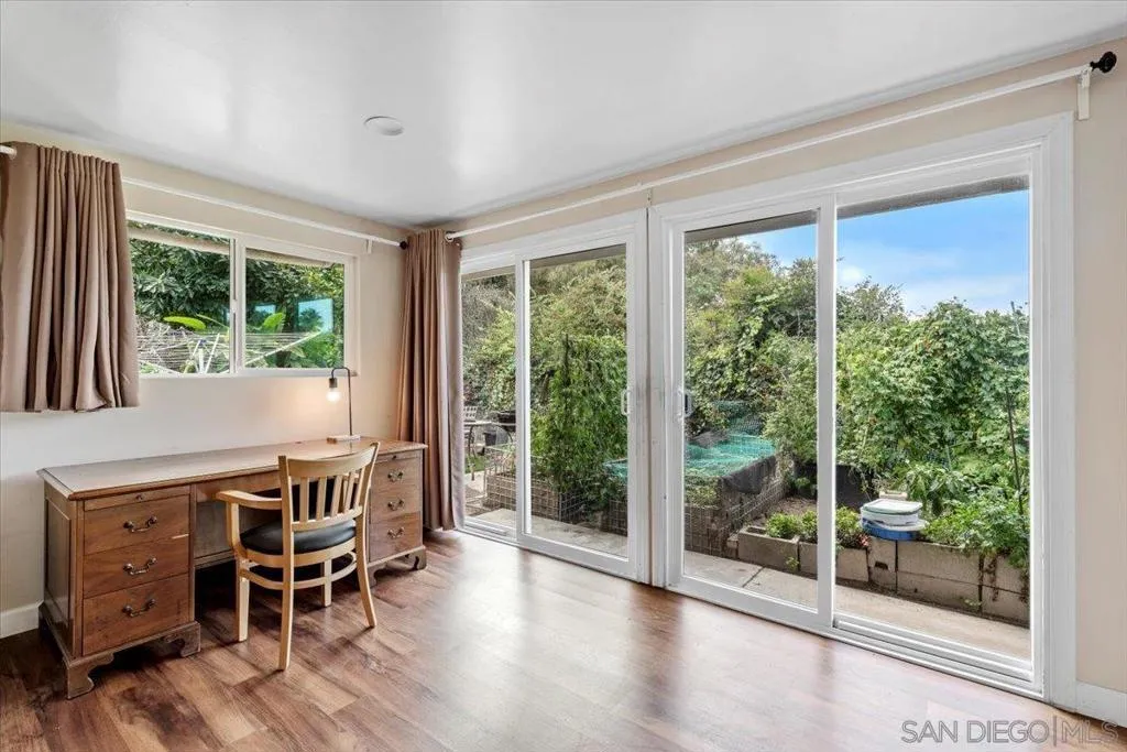 7202 Via Capri, La Jolla, California 92037 home-pic-44