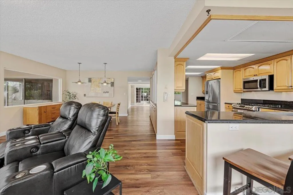 7202 Via Capri, La Jolla, California 92037 home-pic-29