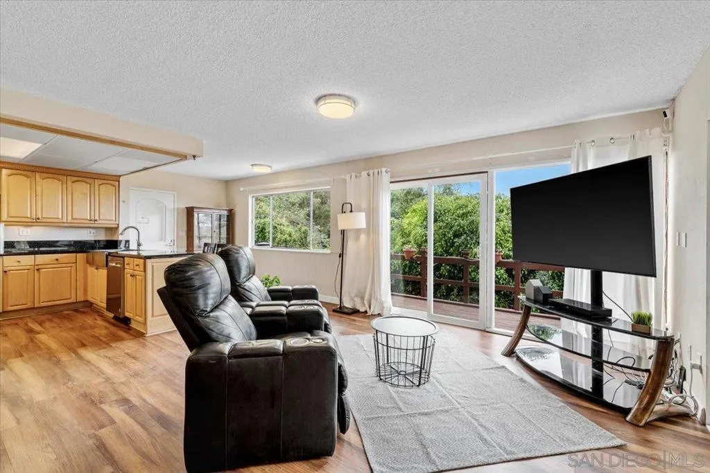 7202 Via Capri, La Jolla, California 92037 home-pic-31