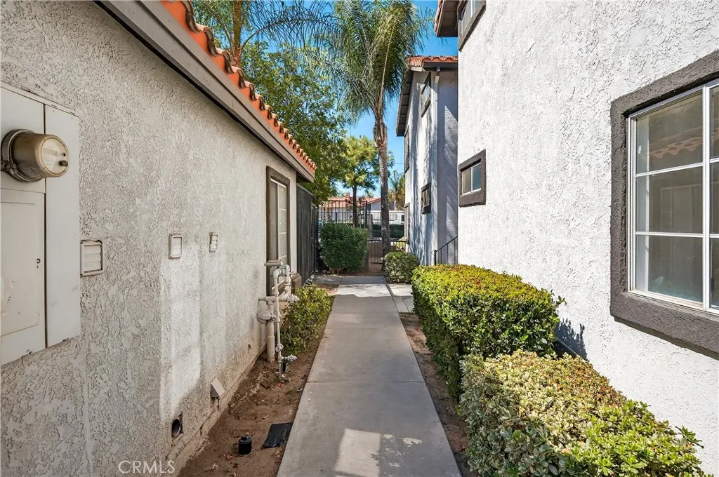 16377 Lakeshore 2c, Lake Elsinore, California 92530 home-pic-20