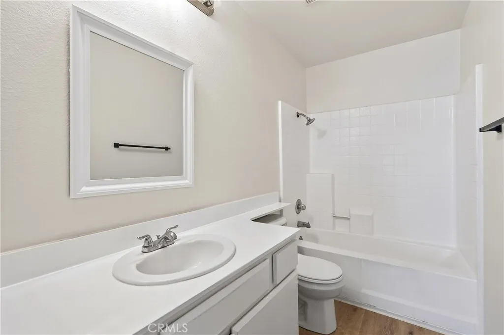 16377 Lakeshore 2c, Lake Elsinore, California 92530 home-pic-16