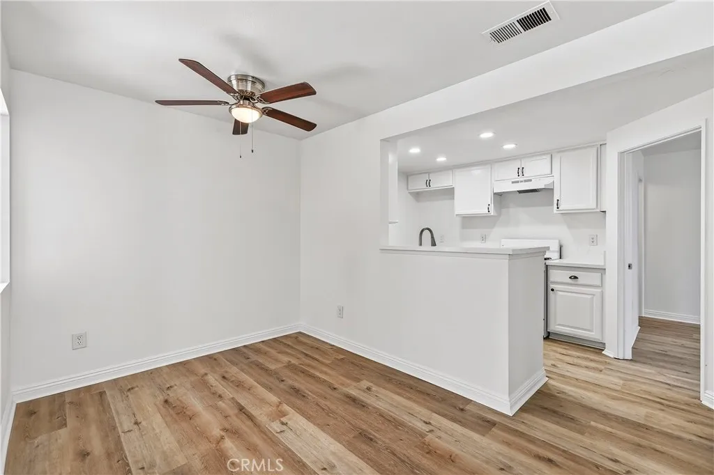 16377 Lakeshore 2c, Lake Elsinore, California 92530 home-pic-10