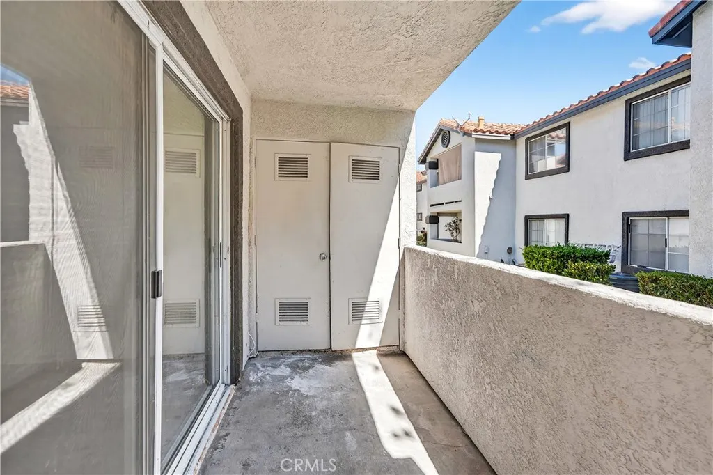 16377 Lakeshore 2c, Lake Elsinore, California 92530 home-pic-18