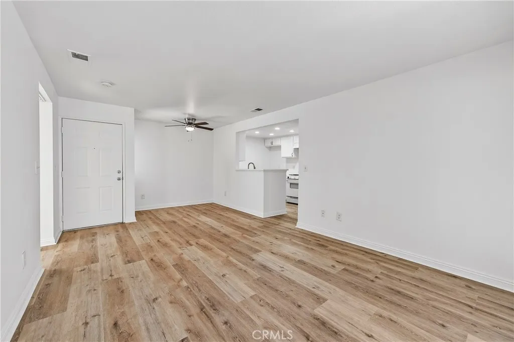 16377 Lakeshore 2c, Lake Elsinore, California 92530 home-pic-8