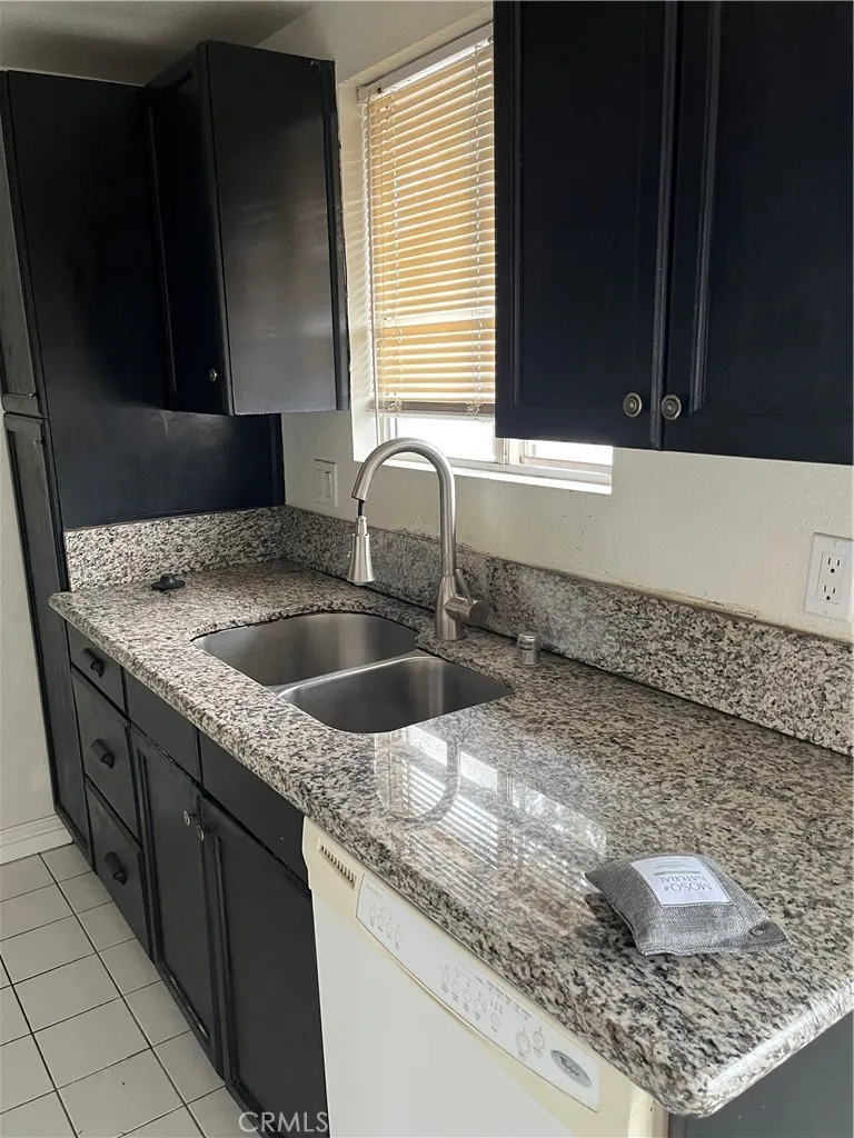3073 Gladstone  home-pic-7