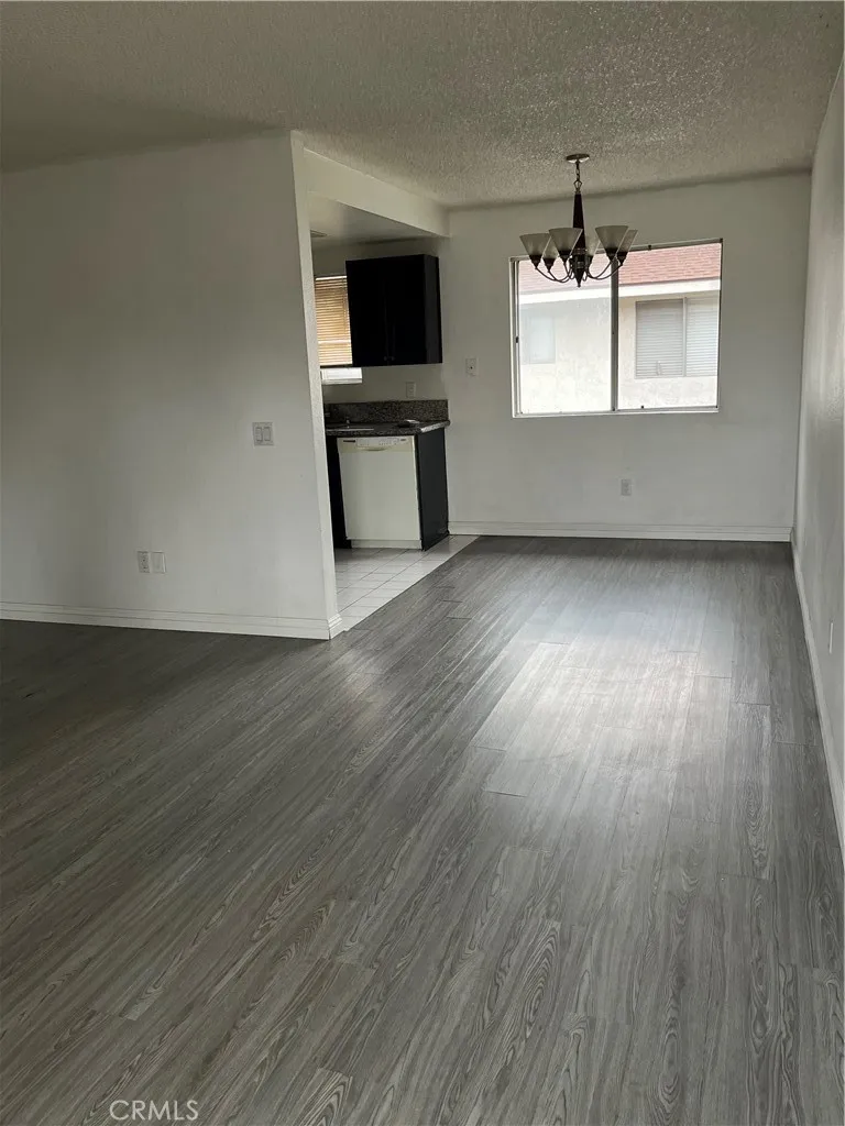 3073 Gladstone  home-pic-4