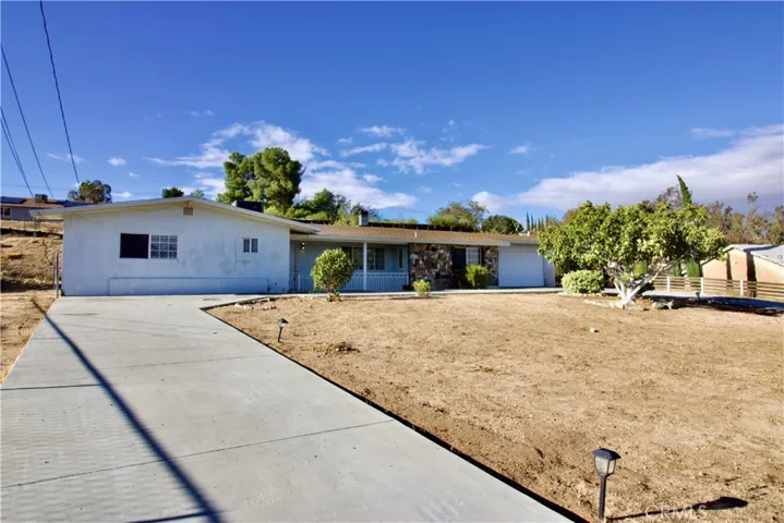 17090 Cholla Avenue, Hesperia, California 92345