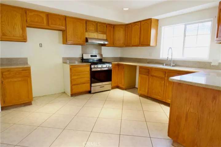 17090 Cholla Avenue, Hesperia, California 92345