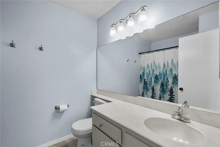 Hallway bathroom level 2