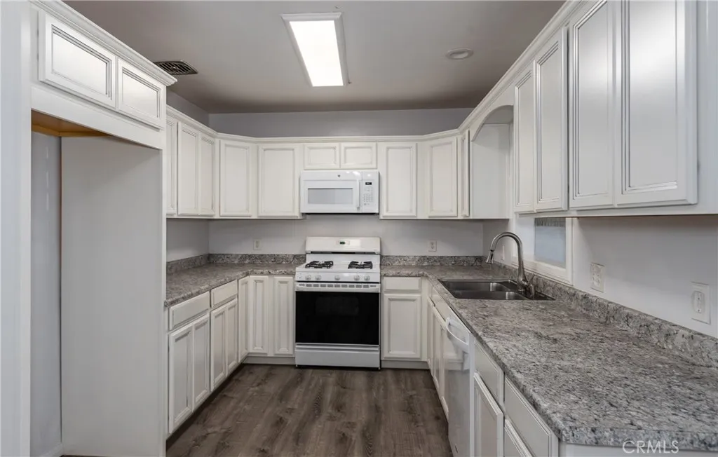 12035 3rd St, Yucaipa, California 92399 home-pic-7
