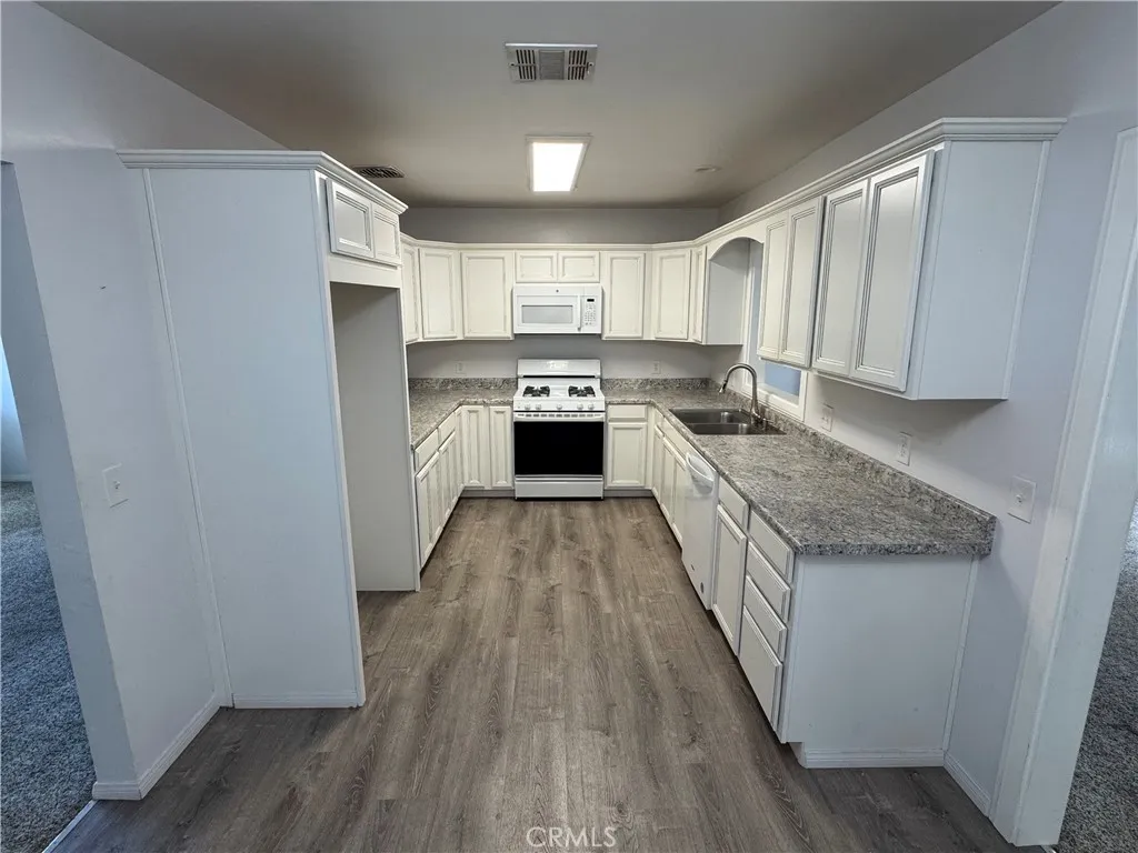 12035 3rd St, Yucaipa, California 92399 home-pic-8