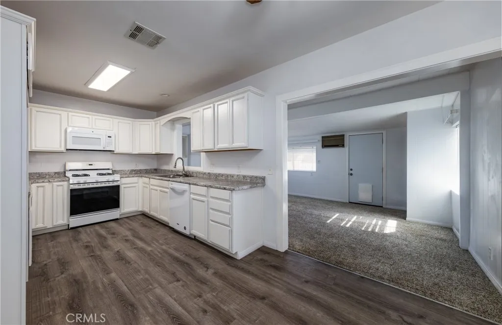 12035 3rd St, Yucaipa, California 92399 home-pic-9