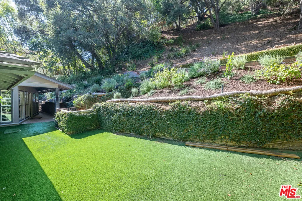 2559 Hutton Drive, Beverly Hills, California 90210 home-pic-18
