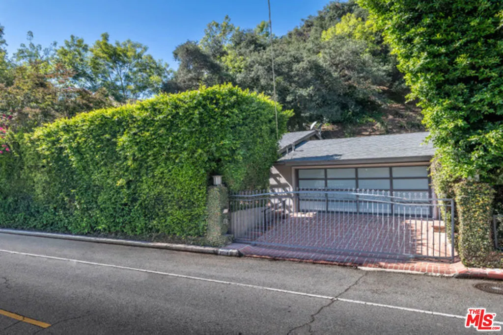 2559 Hutton Drive, Beverly Hills, California 90210 home-pic-29